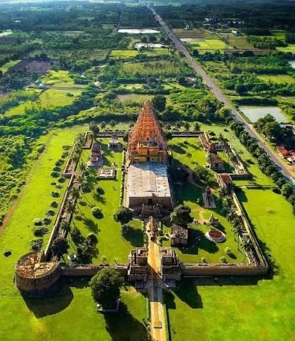 Aerial view of Gangaikonda Cholapuram temple complex